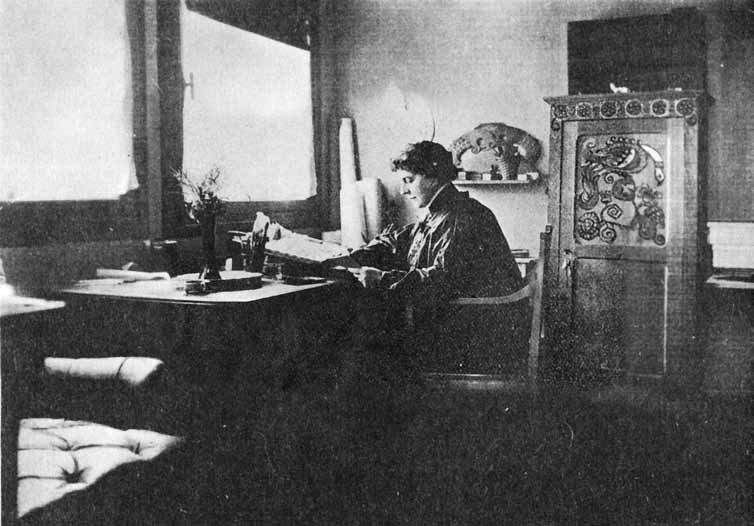 Maria Tenisheva Scrolller