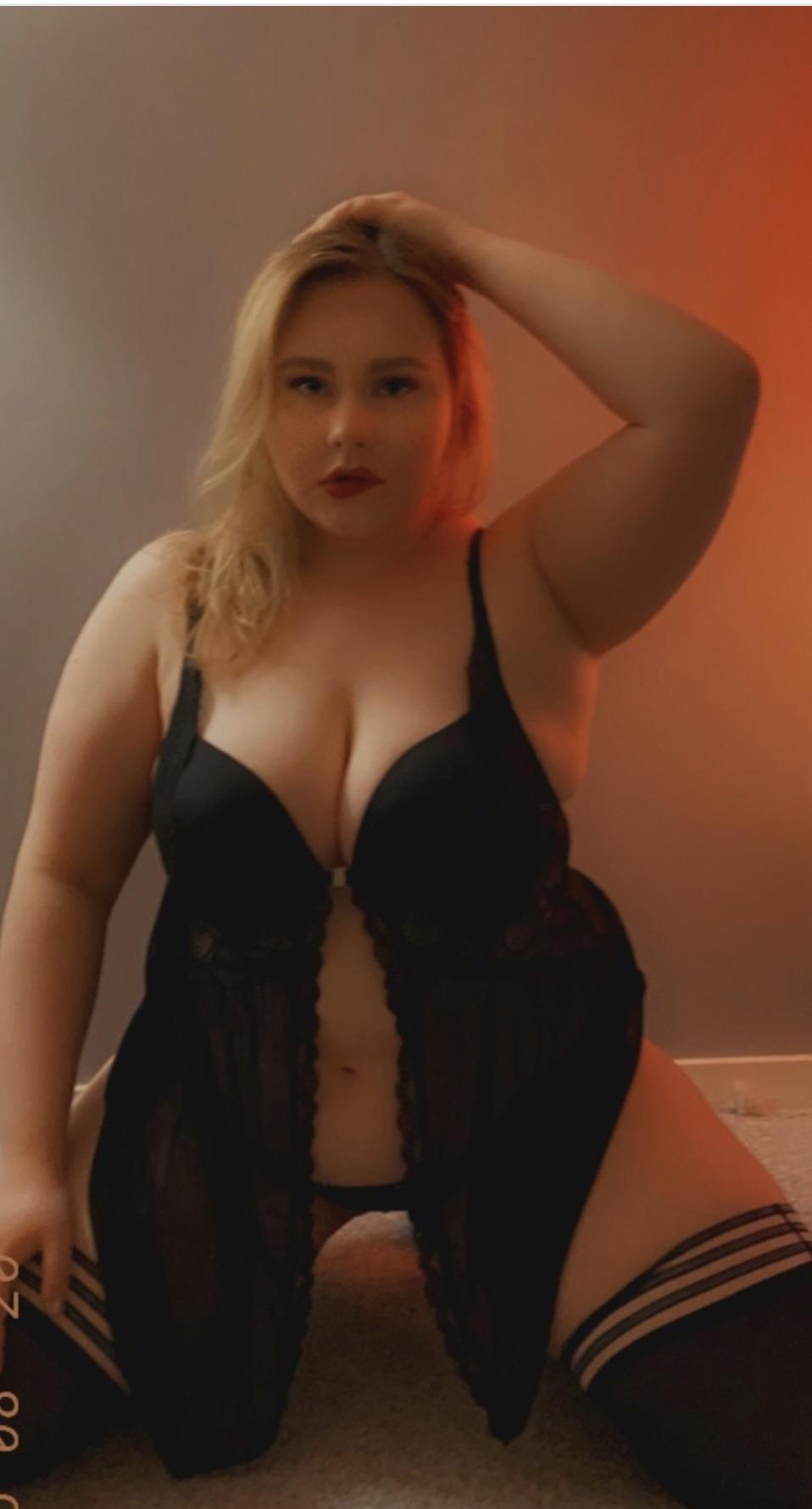 me on s n a p to see my pretty pink pussy Khloa21 Scrolller