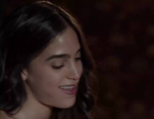 Melissa Barrera Using Strap on Vida S02E06 Scrolller melissa-barrera-using-strap-on-vida-s02e06-scrolller