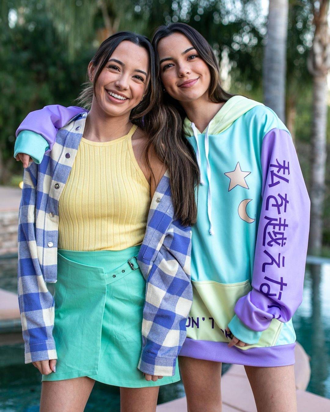 Merrell Twins | Scrolller