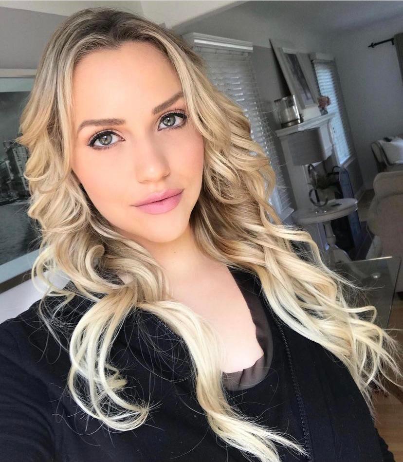 Mia Malkova Scrolller