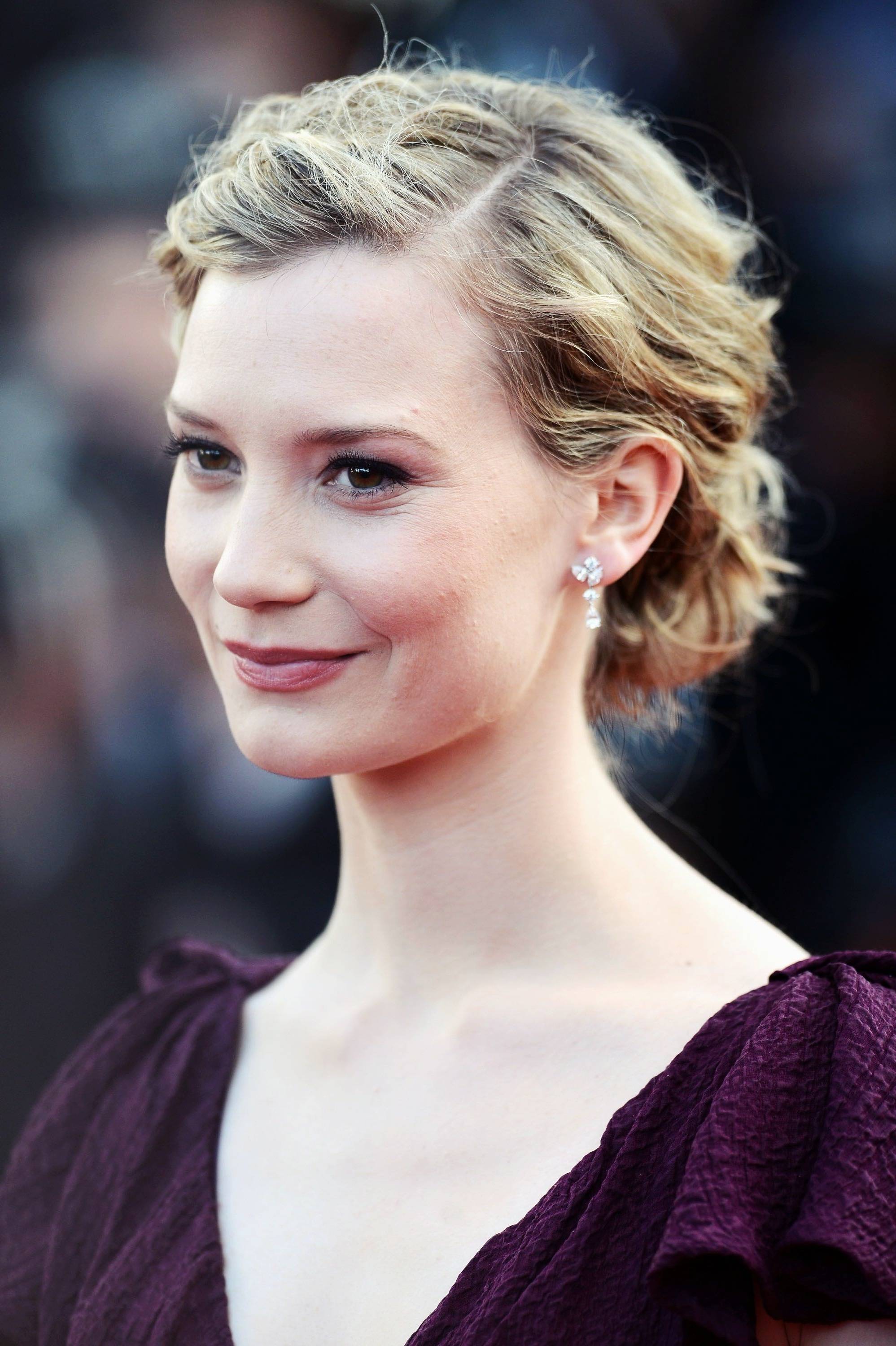 Mia Wasikowska | Scrolller