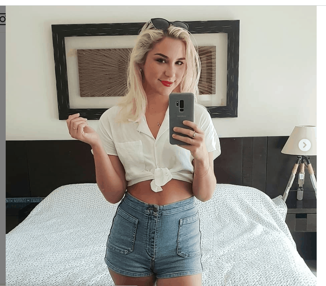 Mikhaila Peterson Scrolller