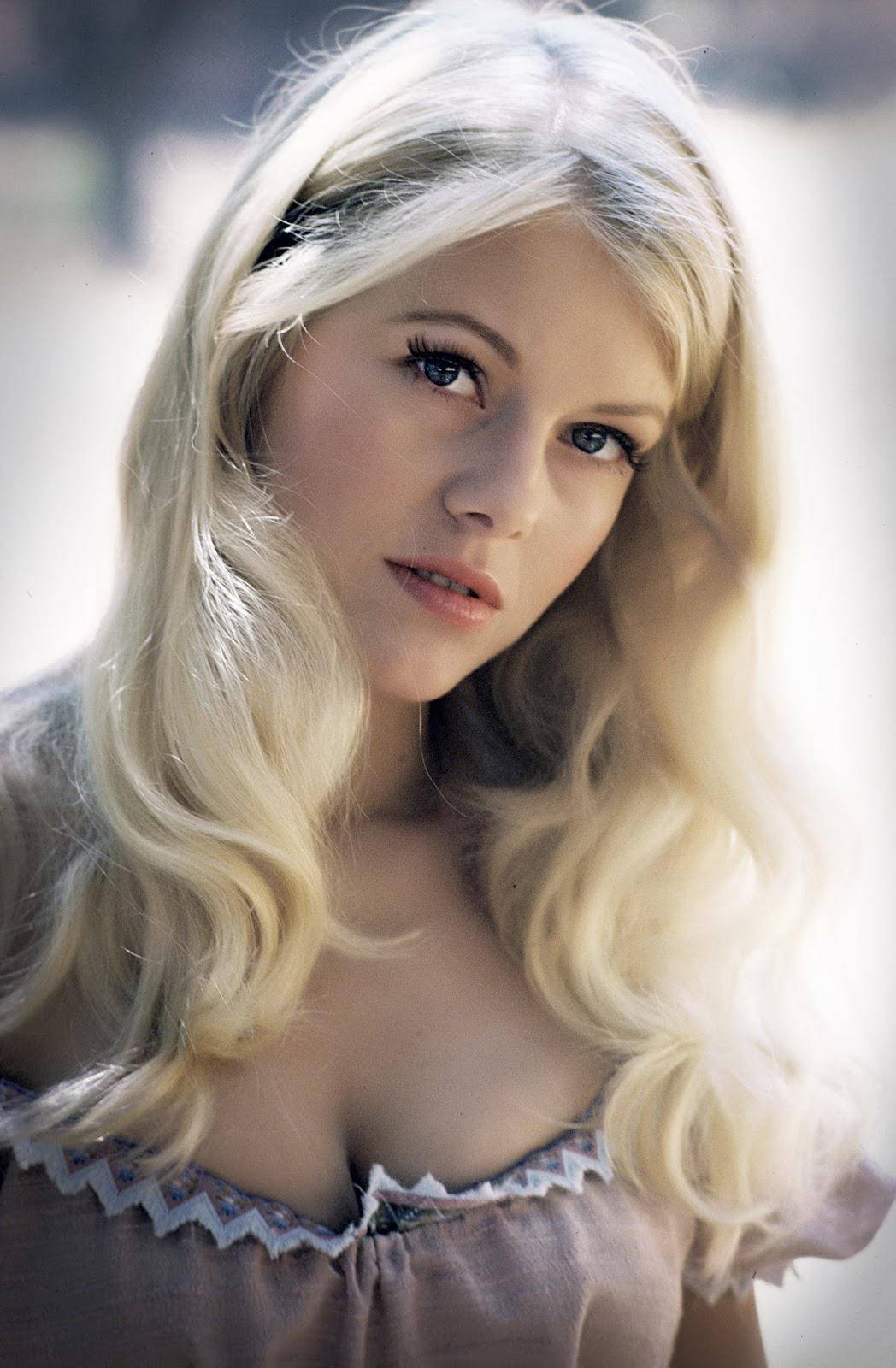 Misty Rowe Scrolller