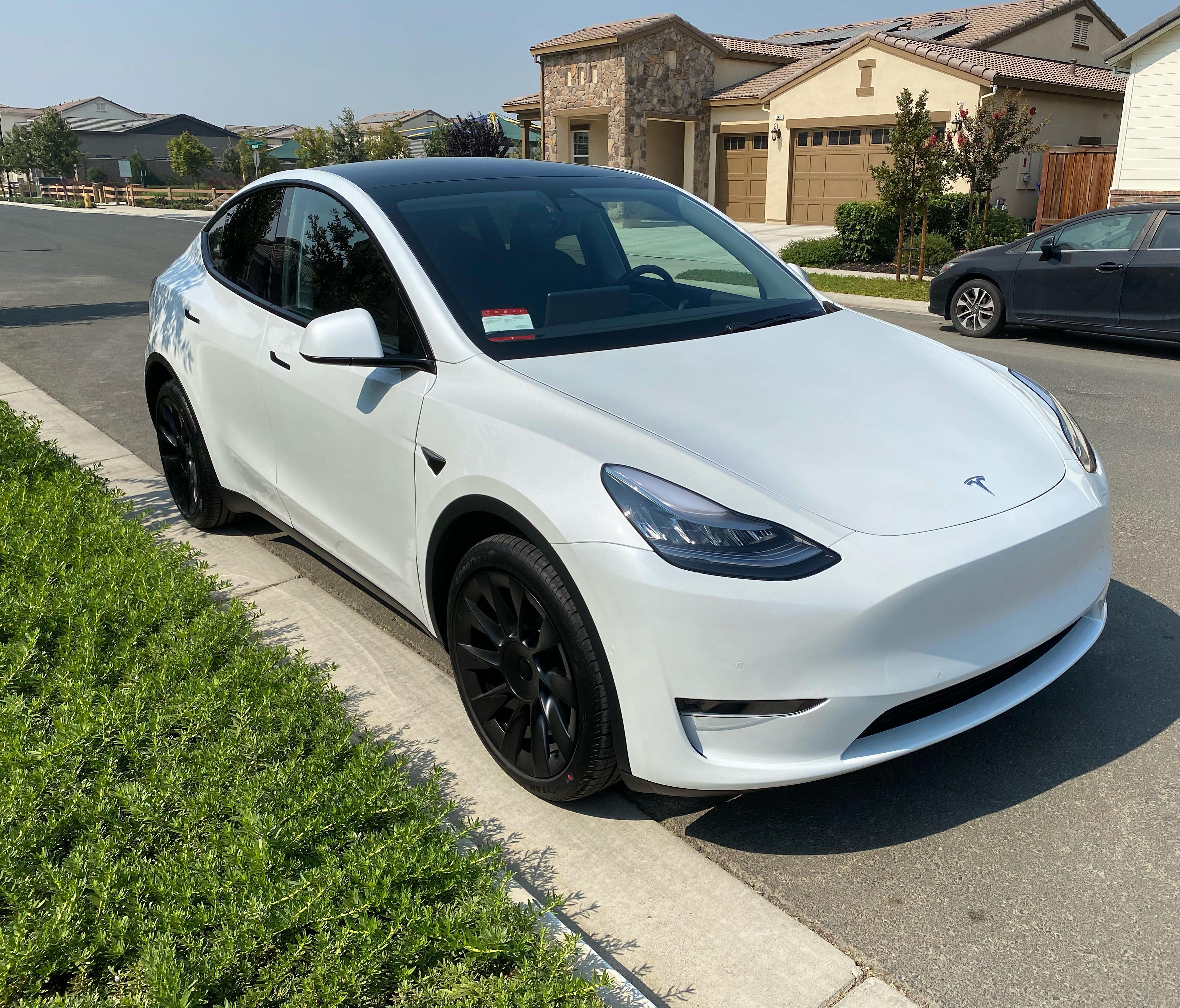 Model Y delivered on the last day of Q3 and my Reddit Cake day! What a