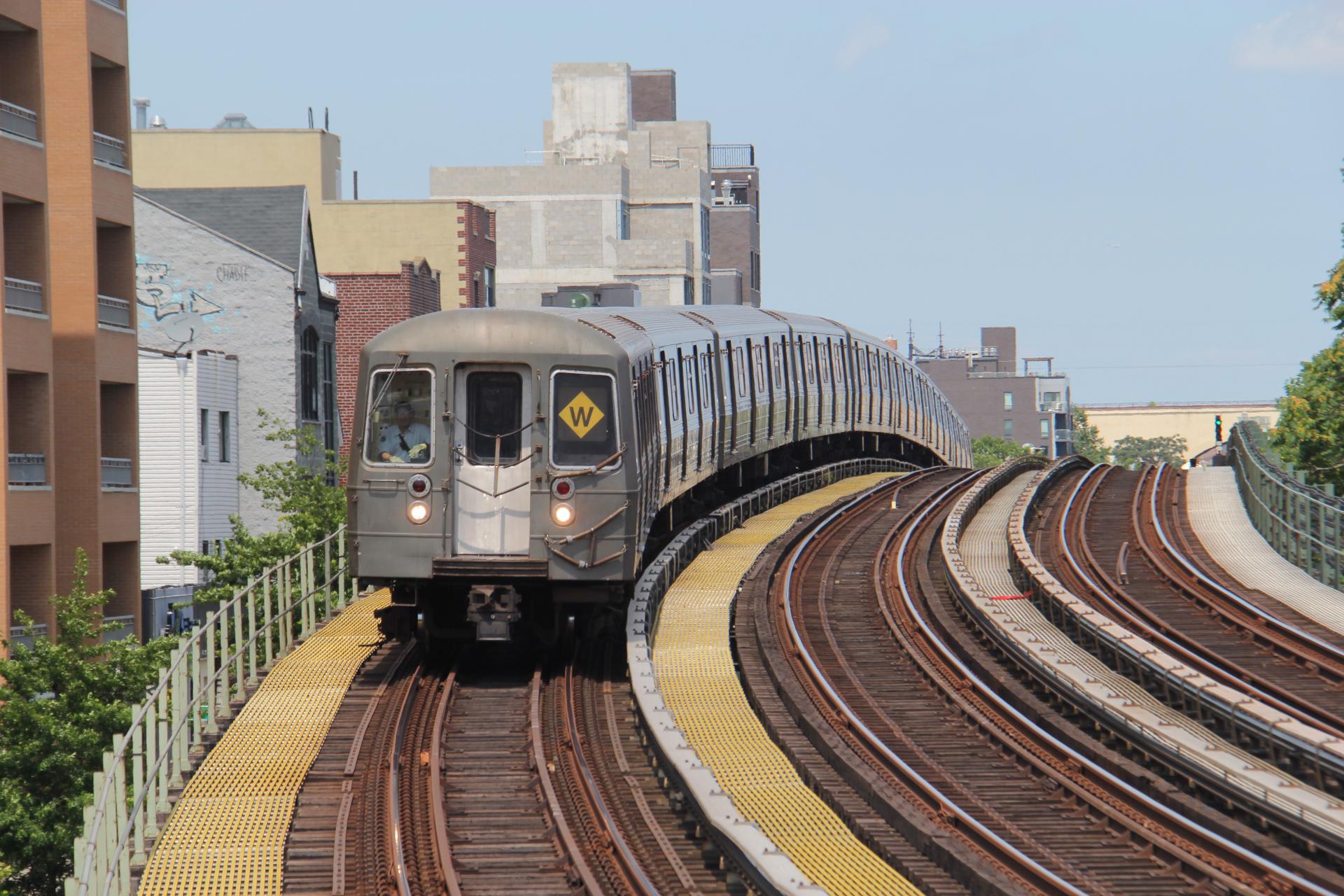 MTA NYC Subway: R68 as a Diamond W | Scrolller