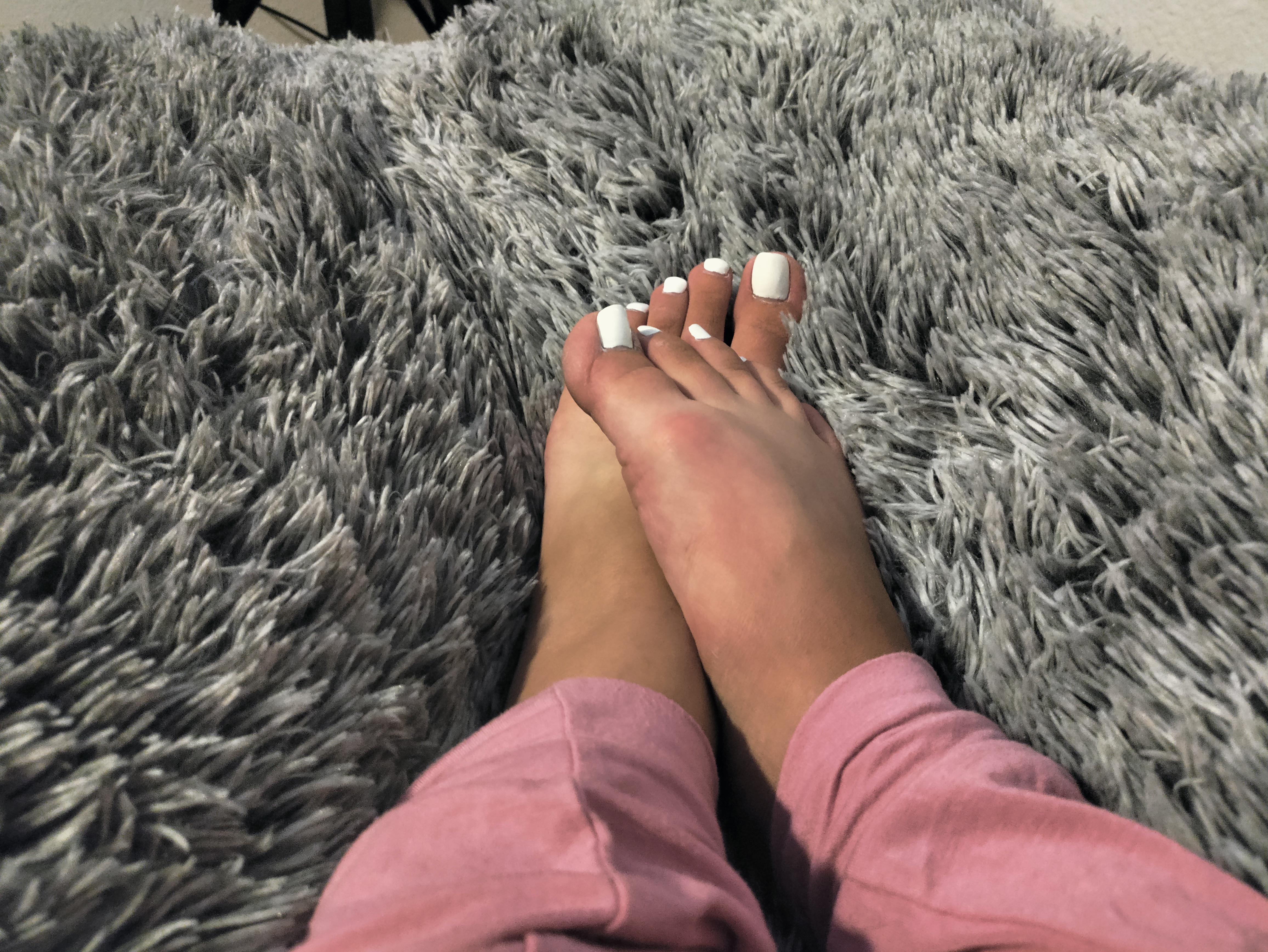 My feet are wanting to give a foot job | Scrolller
