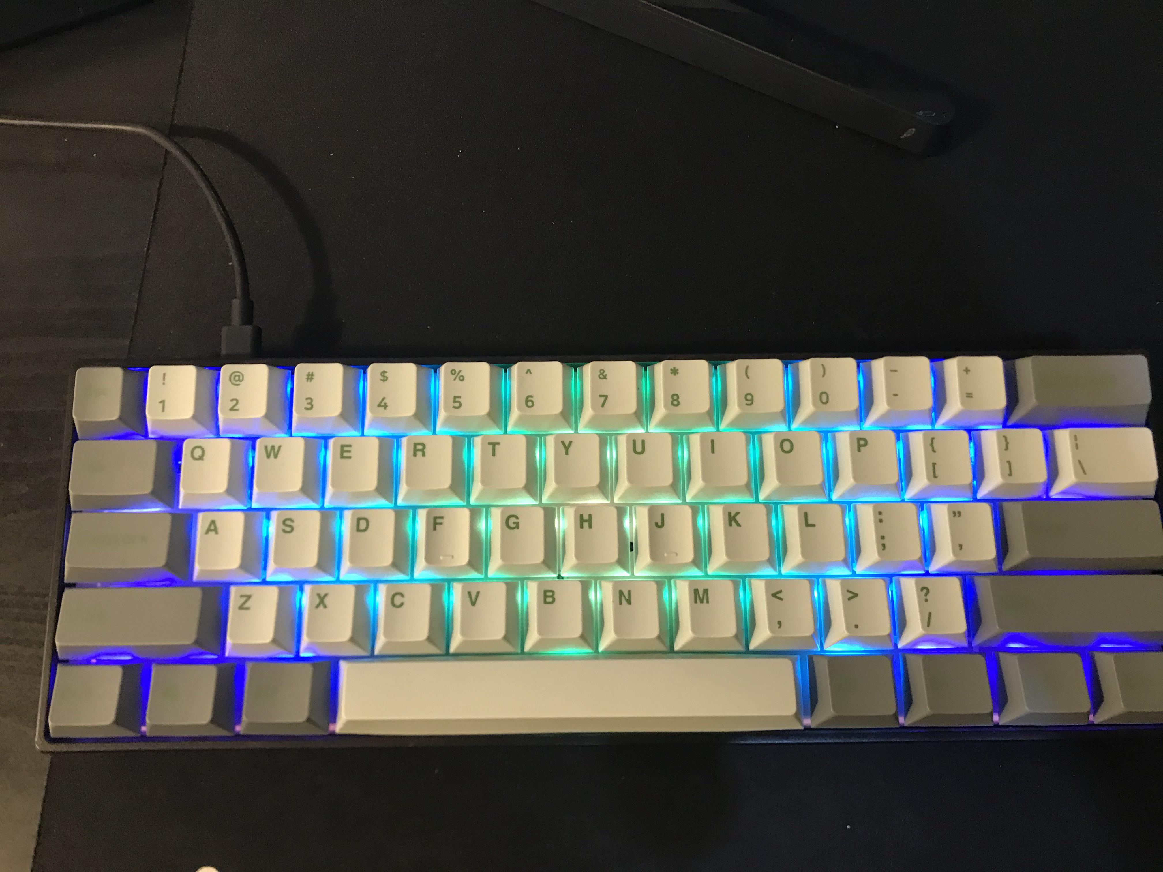 My first ever keyboard mod, It’s a modded Akko 3061s with lubed gateron ...