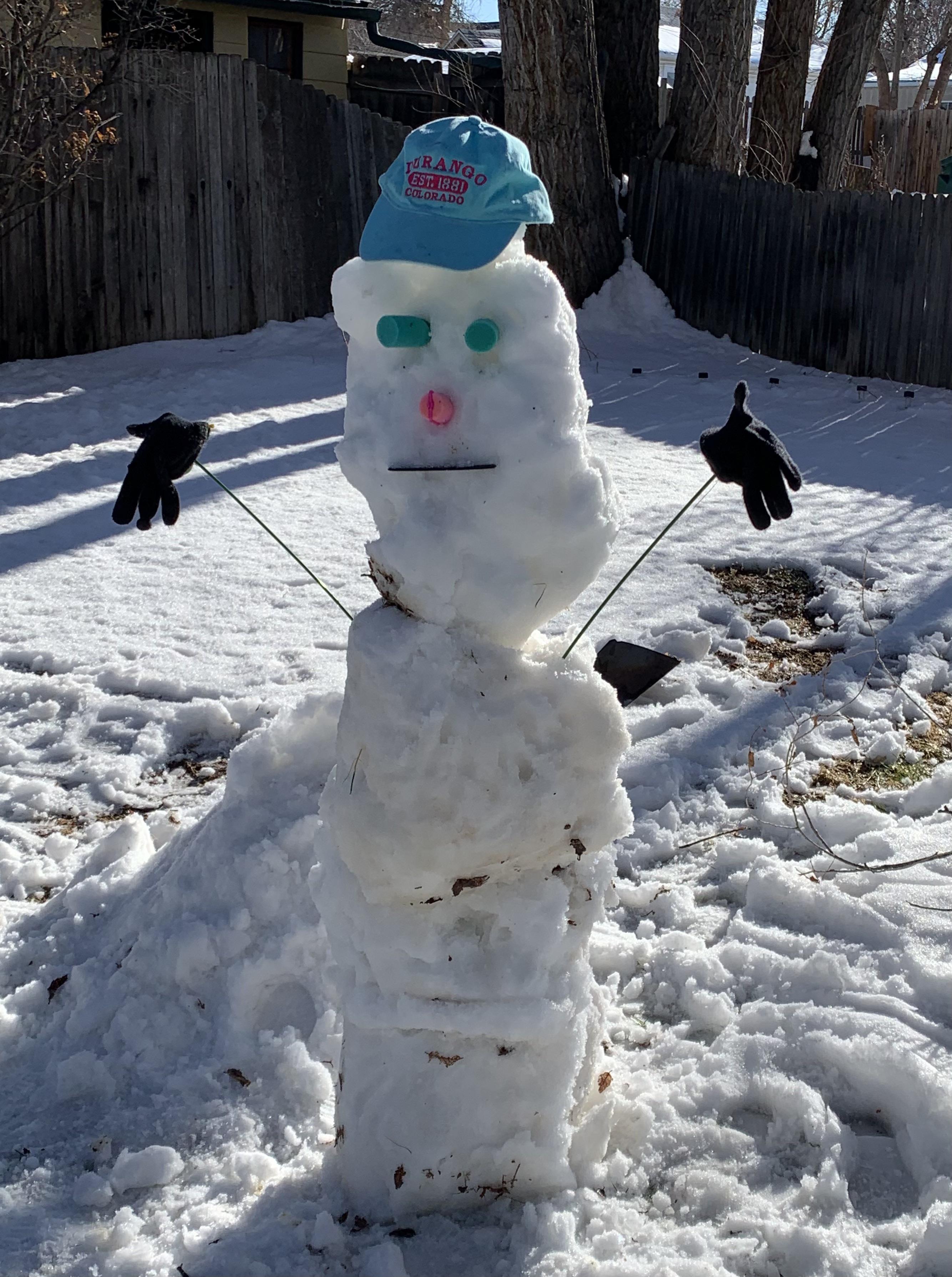 My mom made a snow man that’s over it. | Scrolller