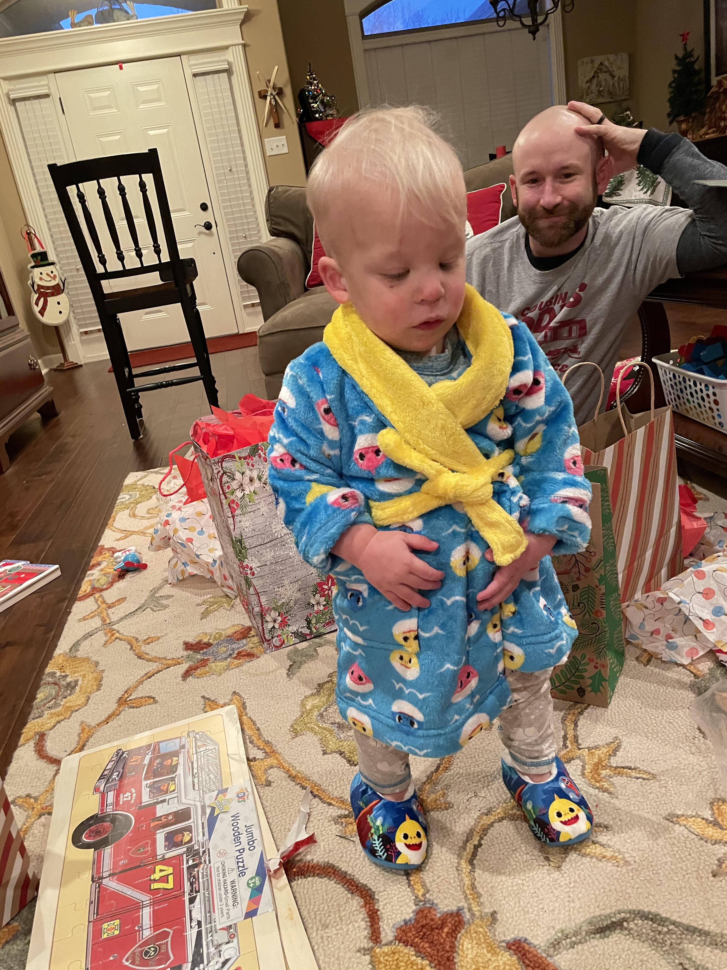 my-one-year-old-is-every-dad-on-christmas-morning-scrolller