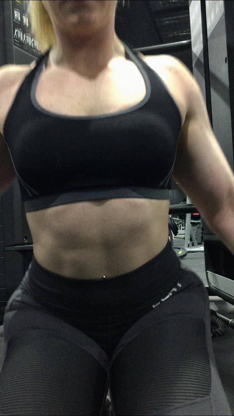 Getting Sweaty In The Gym Makes Me So Hot Abs Horny Scrolller 