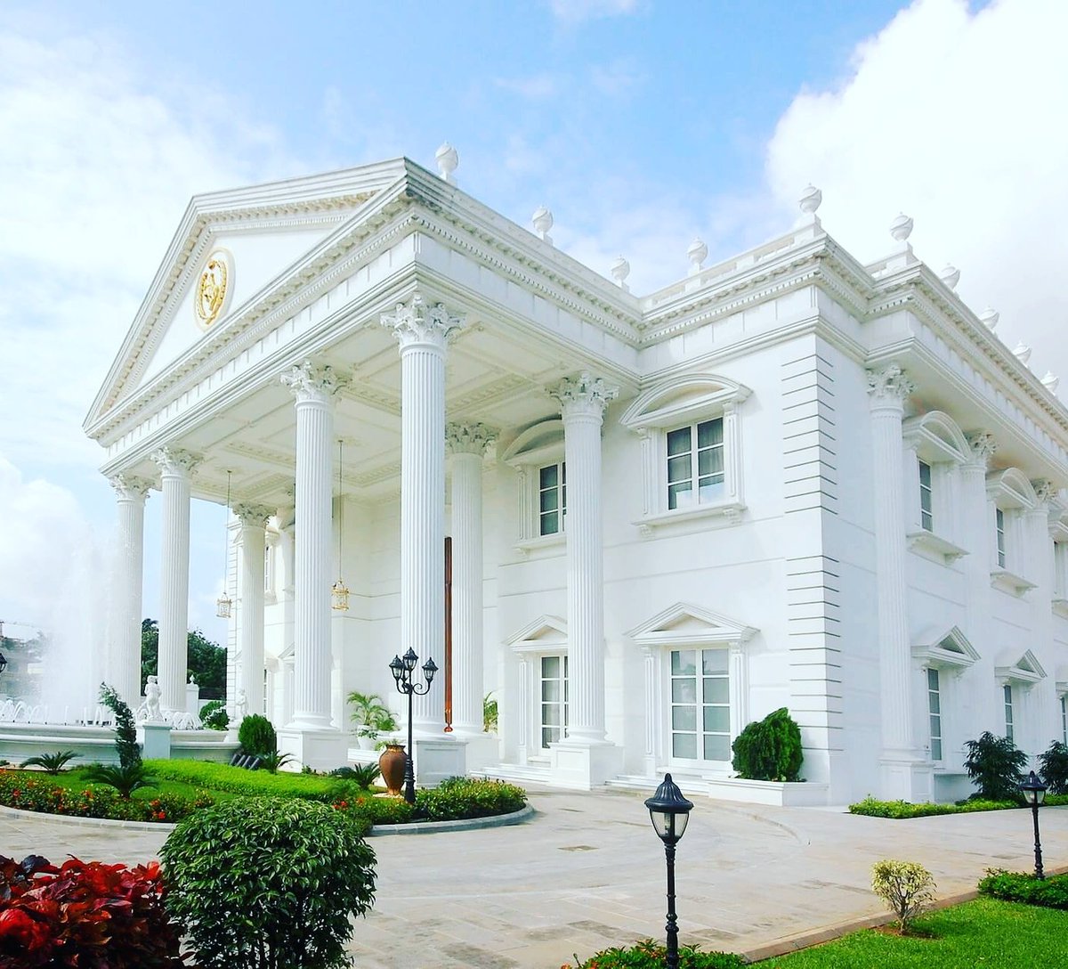 Neoclassical architecture Milverton Road, Ikoyi, Nigeria. Scrolller