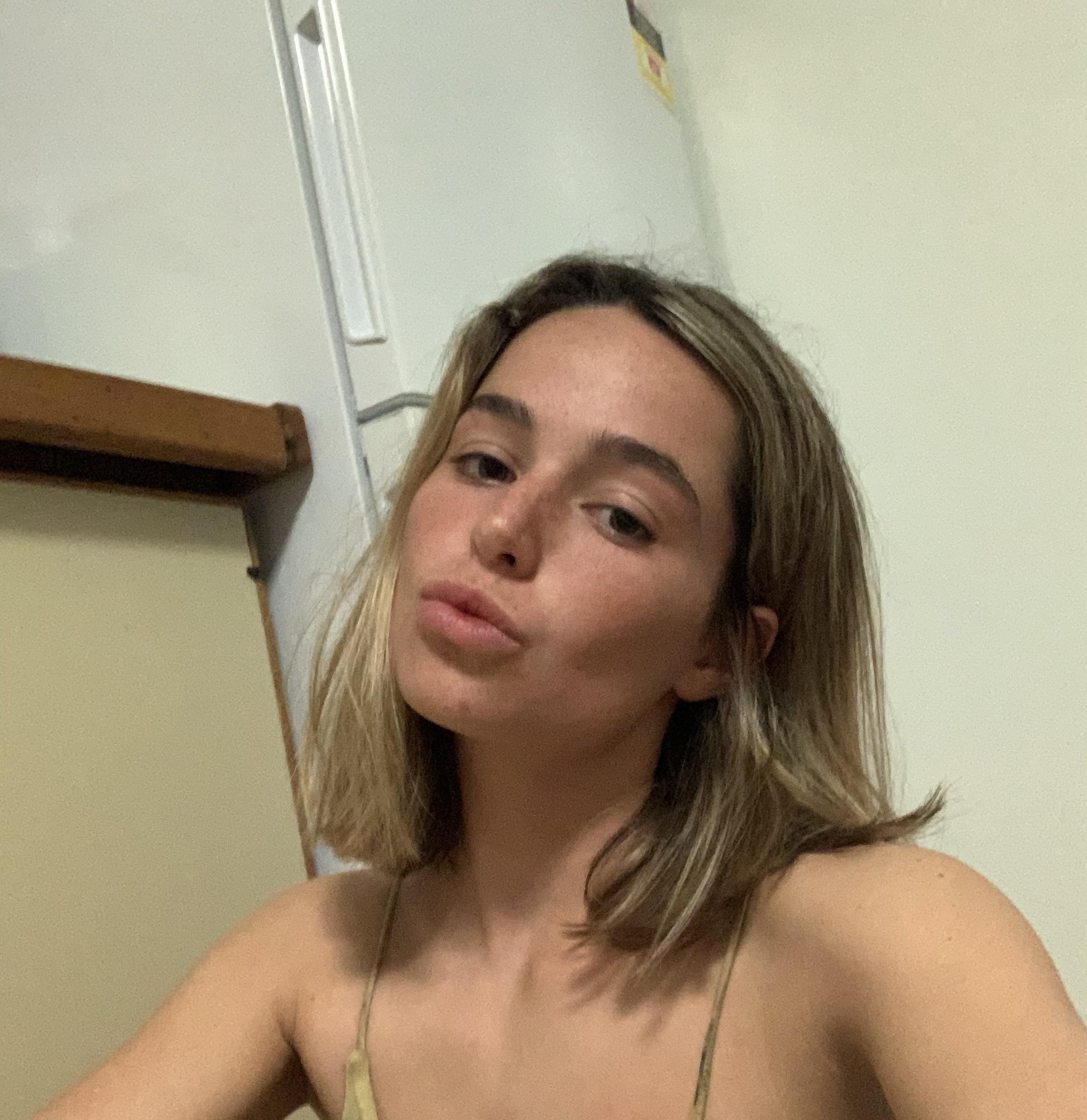 Mikaela Testa'S No Makeup Look: A Bold New Chapter - k4xc46v