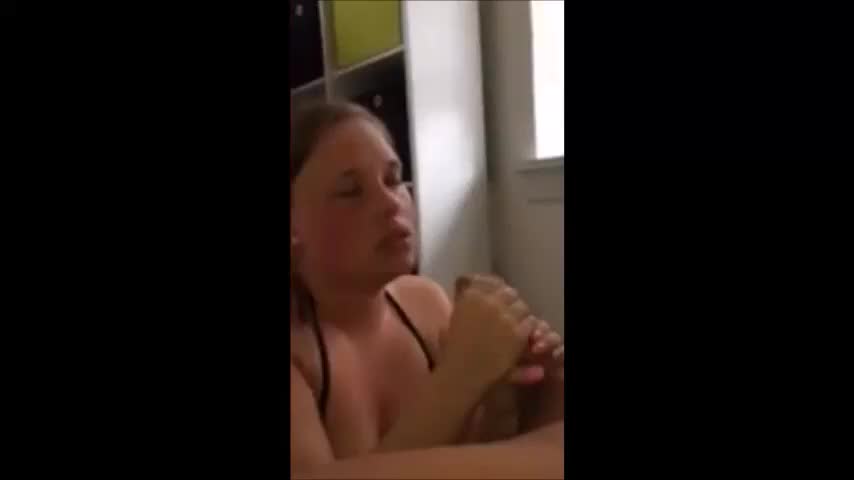 Handy Thats Super Explosive In Her Face
