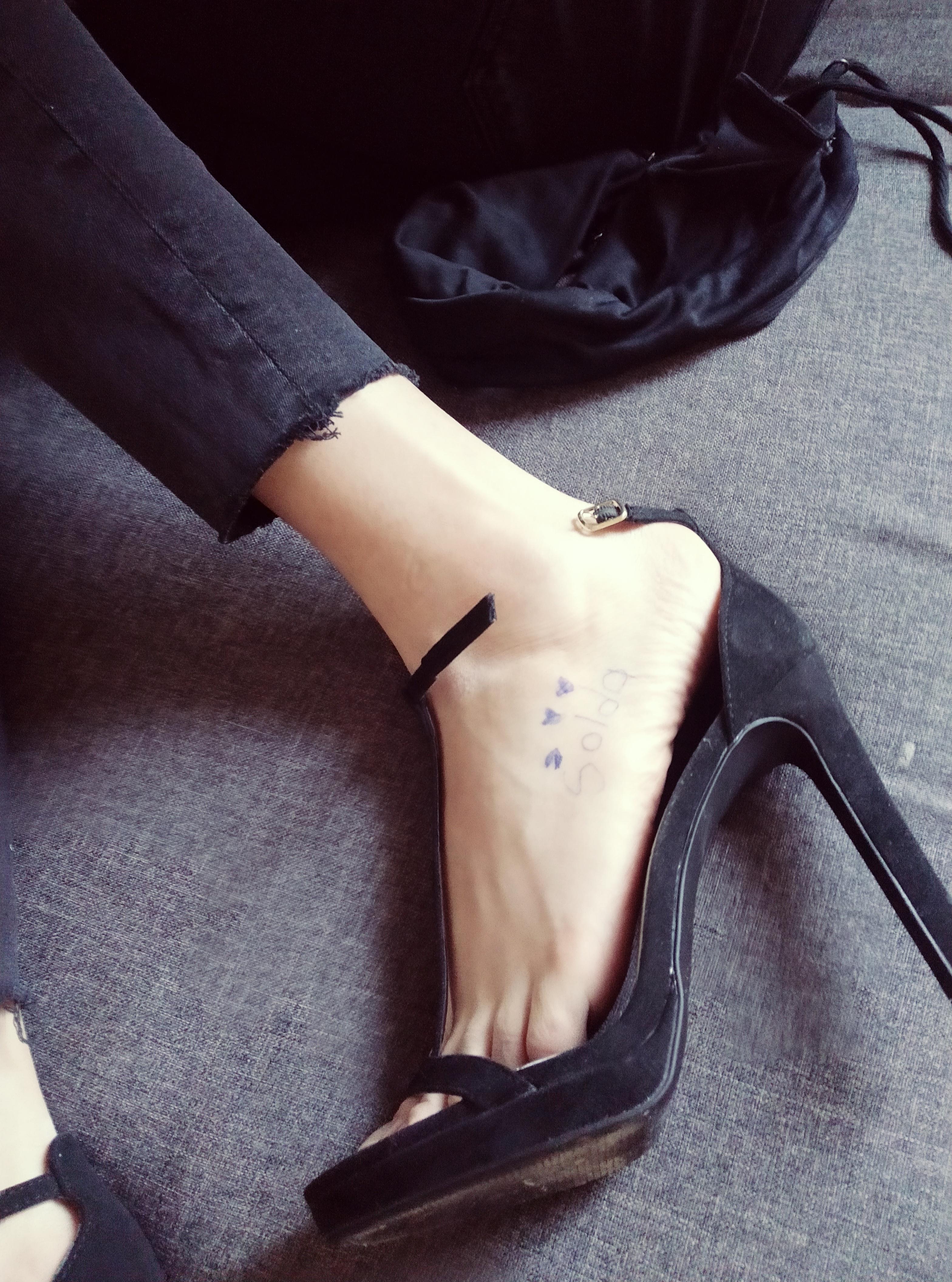 One of my kinks is watching guys stare at my feet and heels 🙉. I love ...