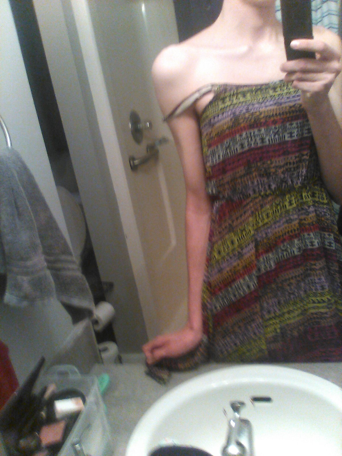 Oops! My dress is slipping! 😉