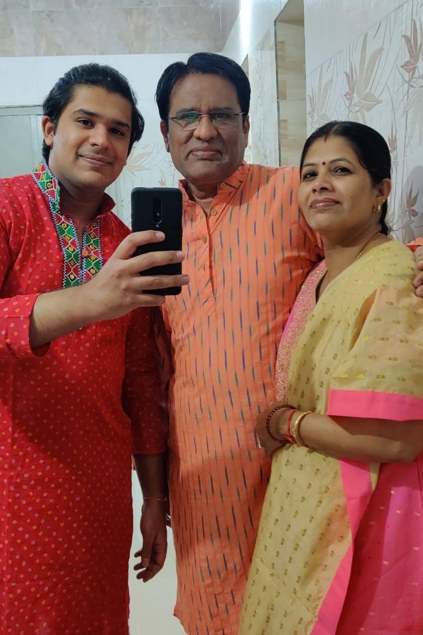 [Over 18] Throwback to last year's Diwali. Feeling homesick ( Scrolller