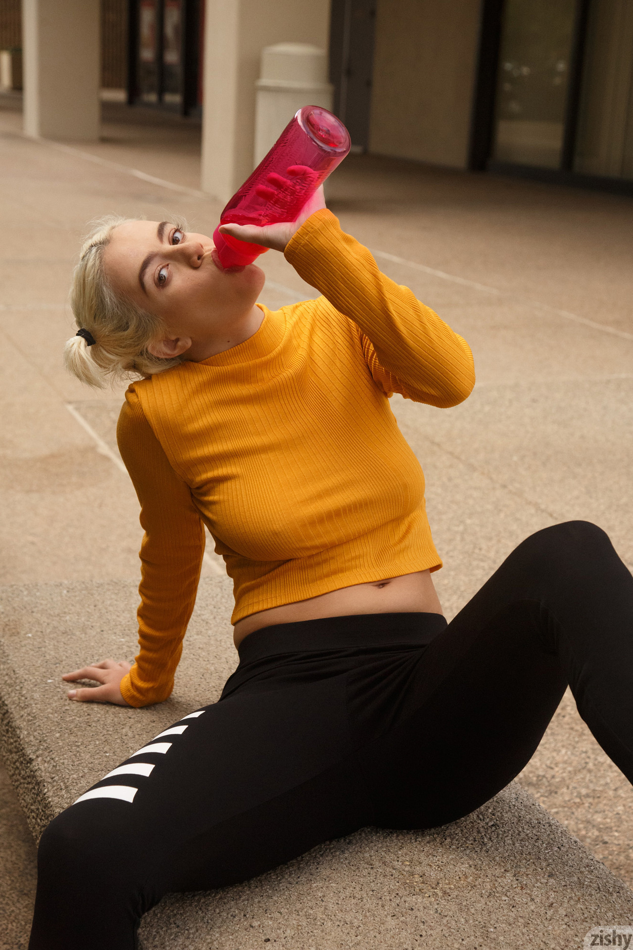 Peach Kennedy | Scrolller