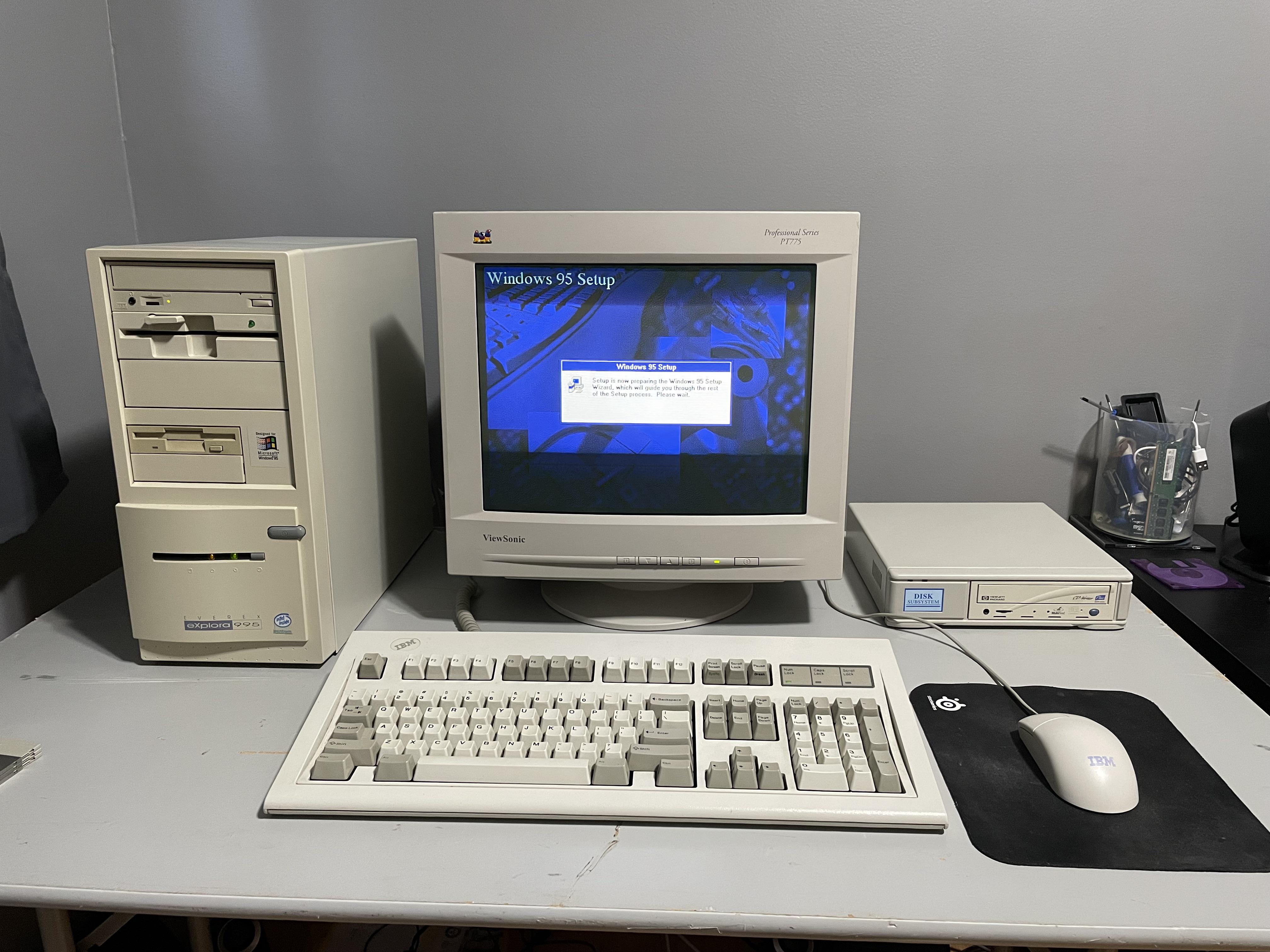 Pentium 133mhz, 128mb ram, S3 Trio64v+, Model M keyboard | Scrolller