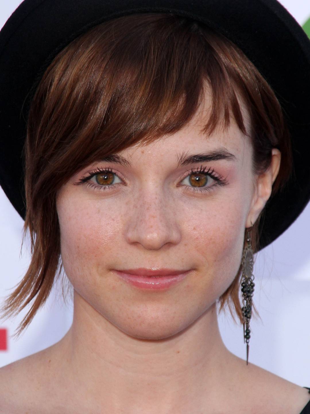 Renee Felice Smith Scrolller