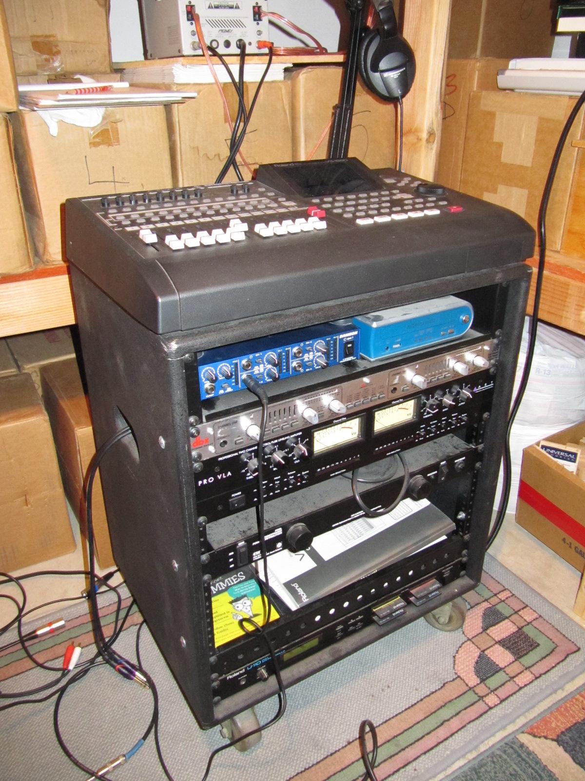 Roland VS-1880 recording rack | Scrolller