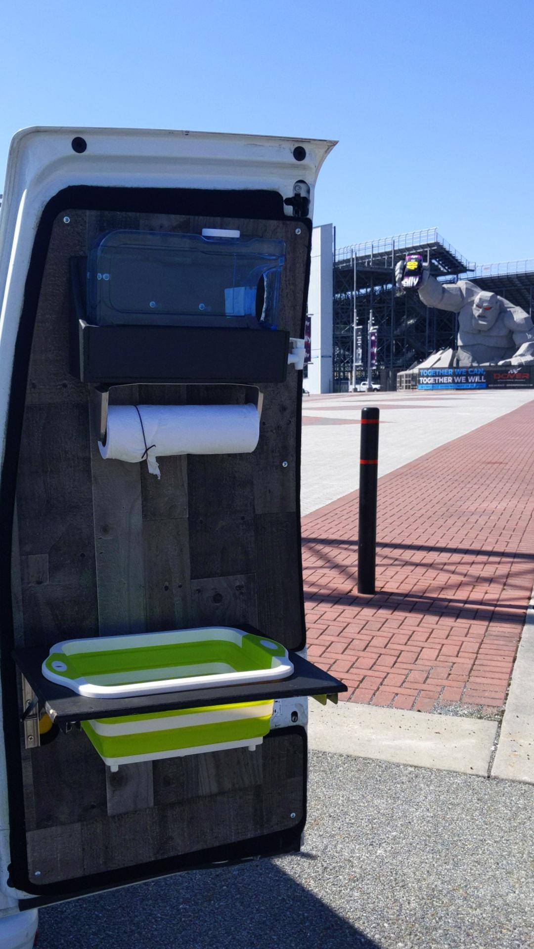 Rubbing son is racing. 🏁🏁 Dover international speedway. Scrolller