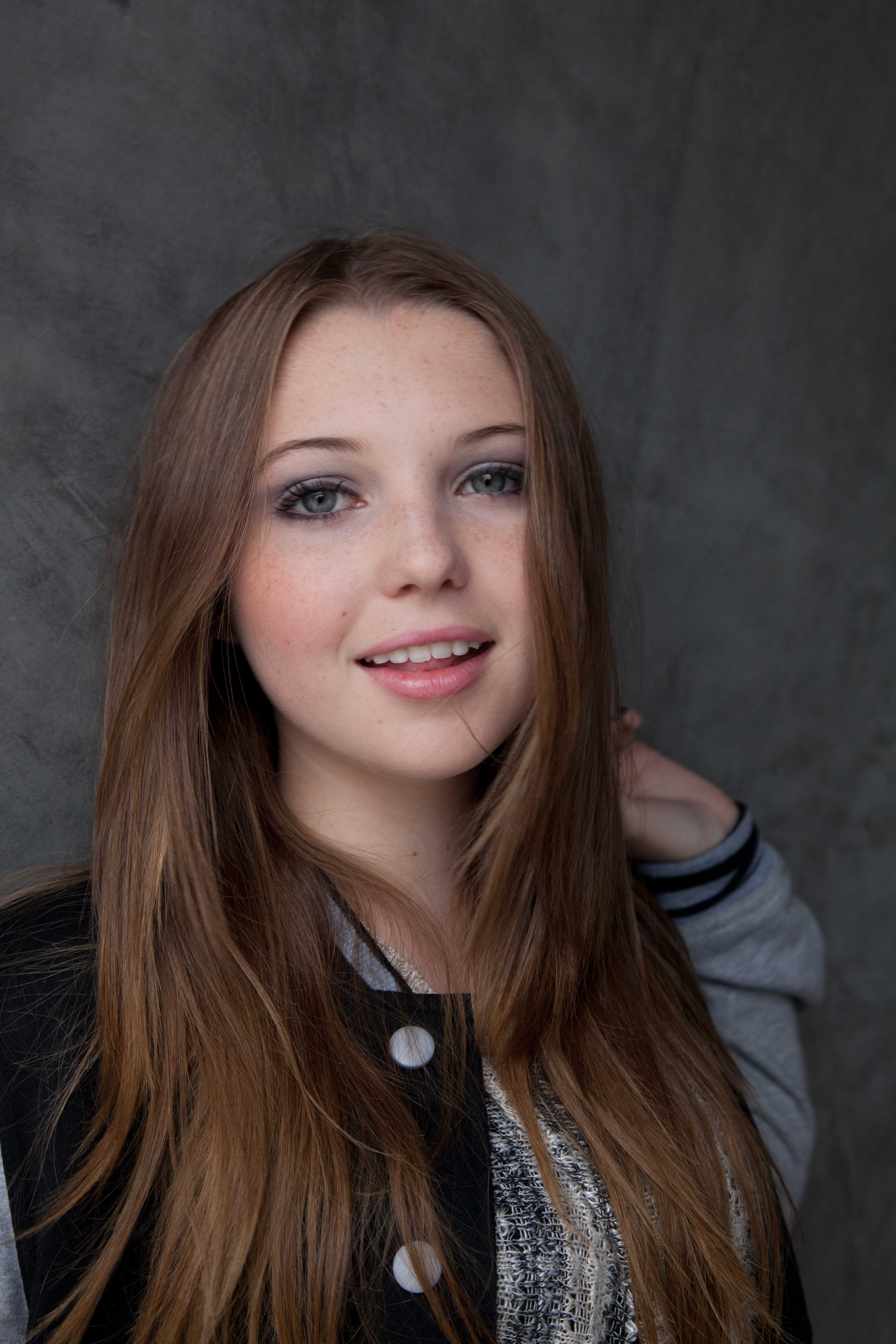 Sammi Hanratty Scrolller