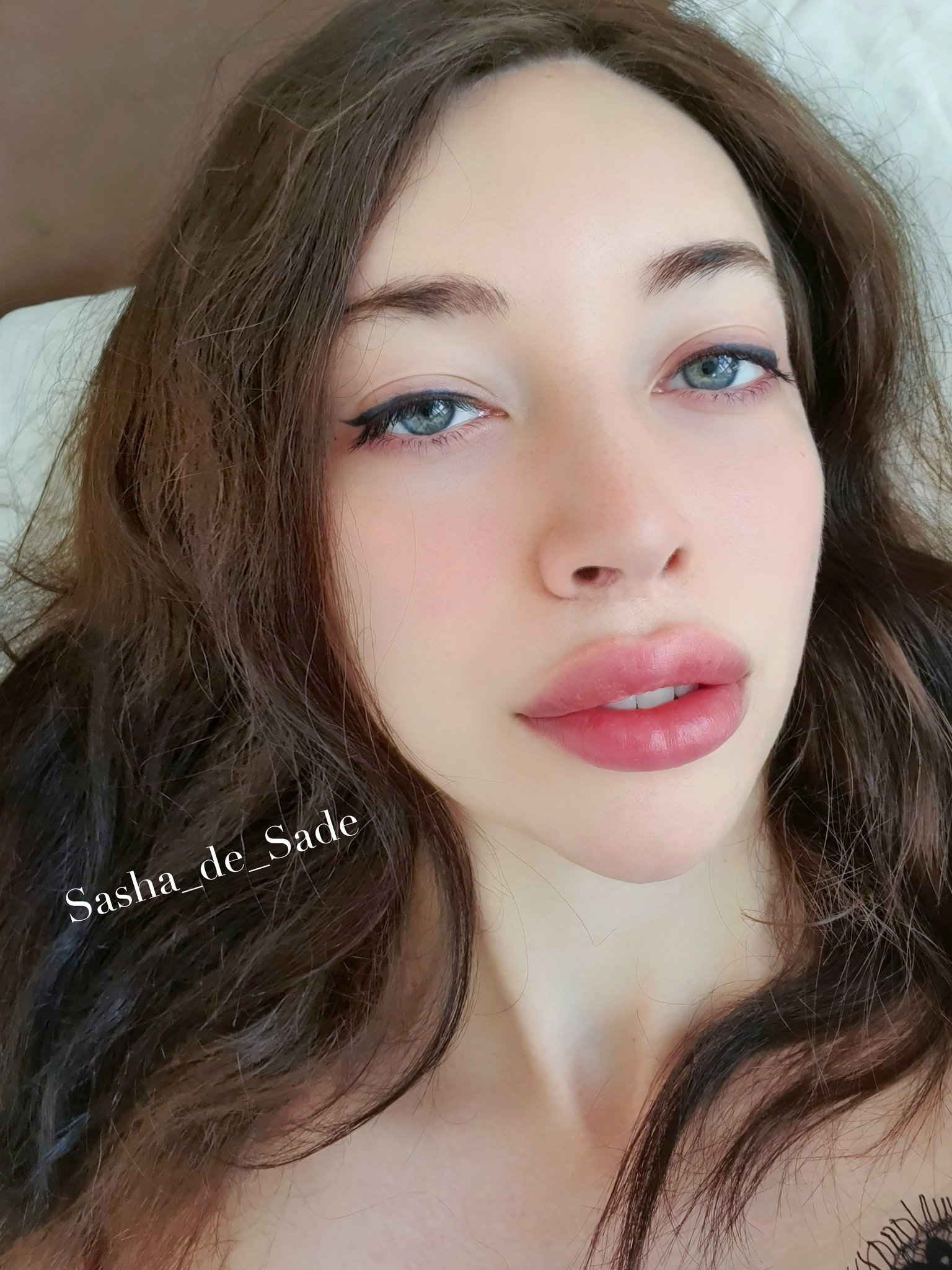 Sasha de Sade Scrolller