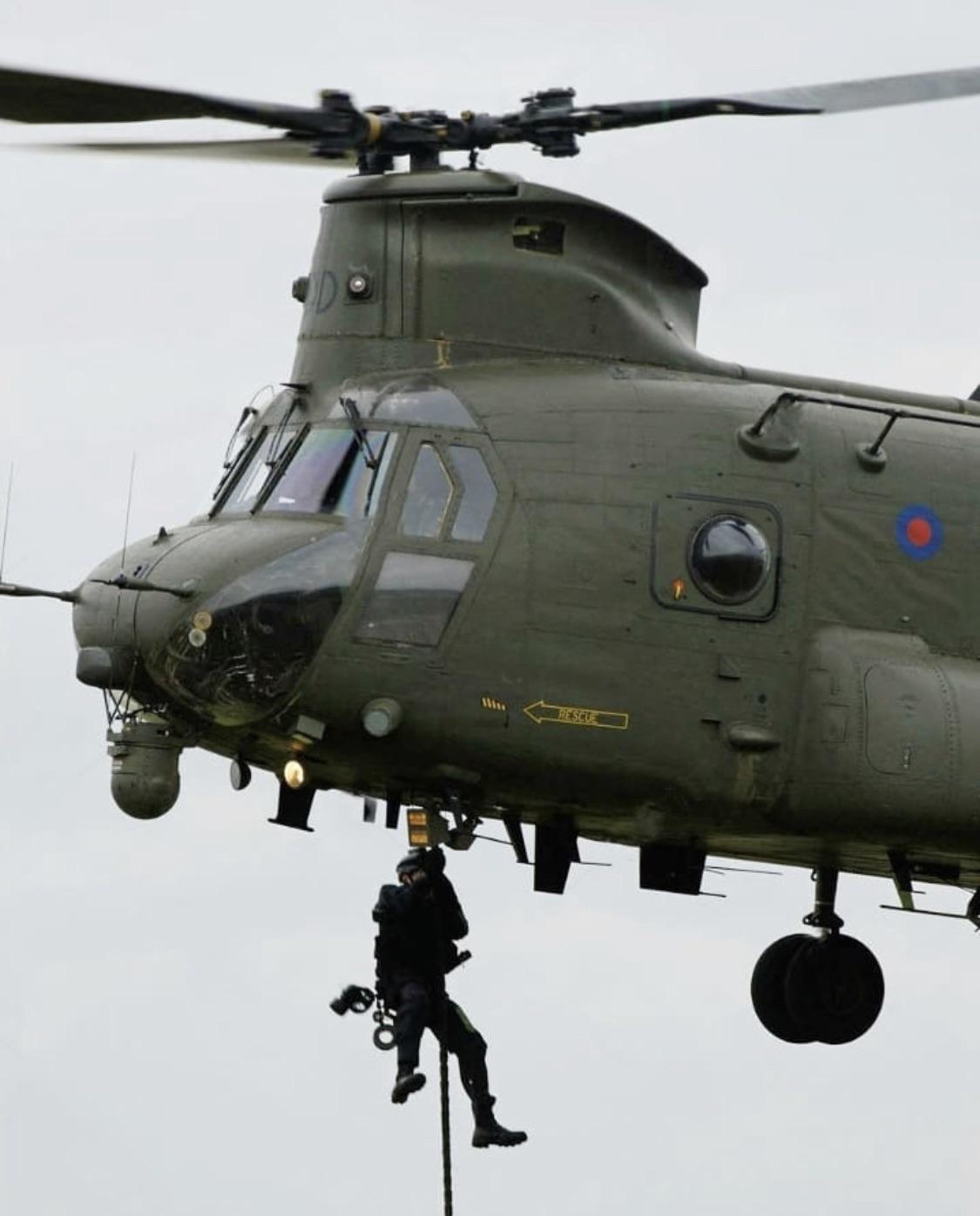 SBS fast roping from a Chinook HC2 | Scrolller