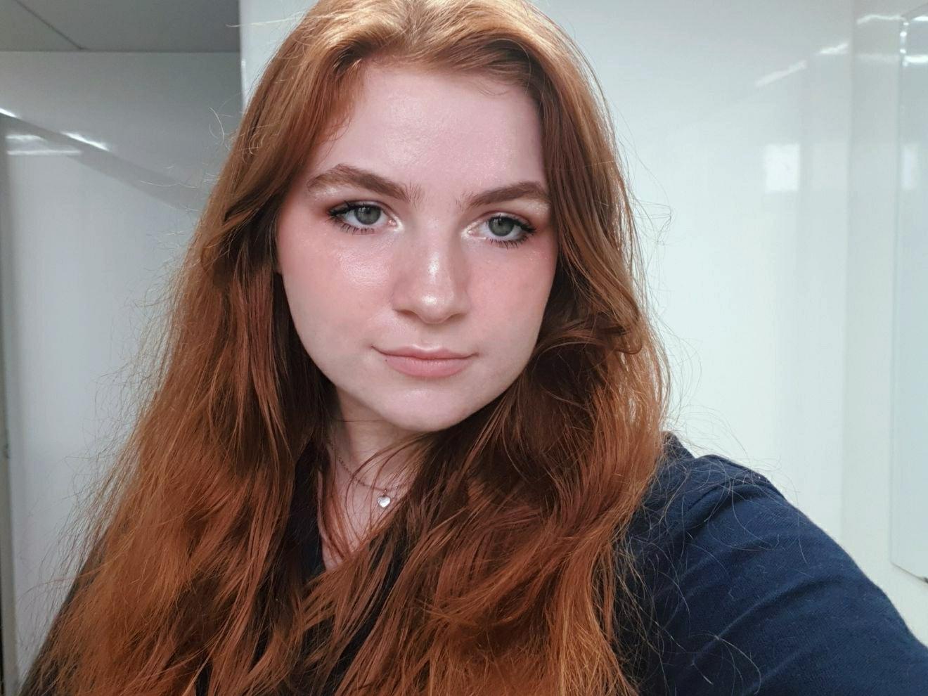 Selfie at work ^-^ Scrolller