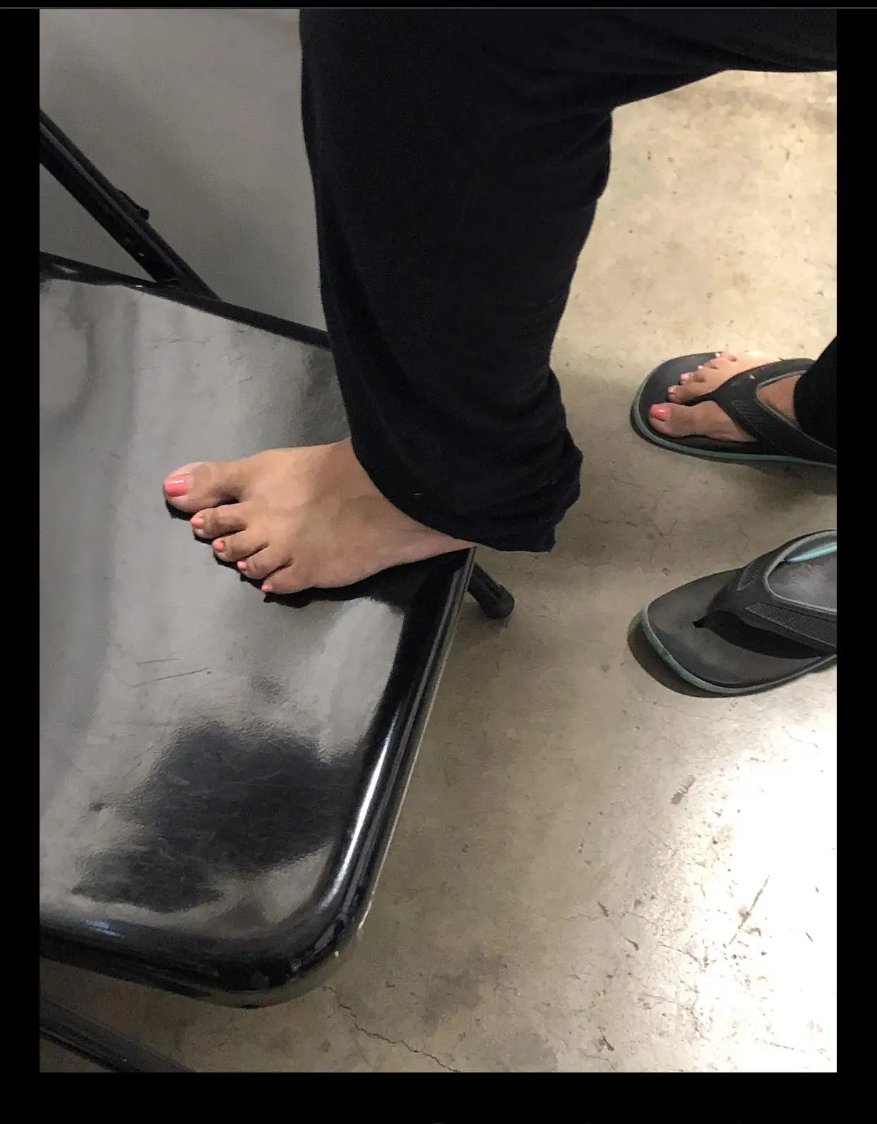 Candid mature milf feet 🤤