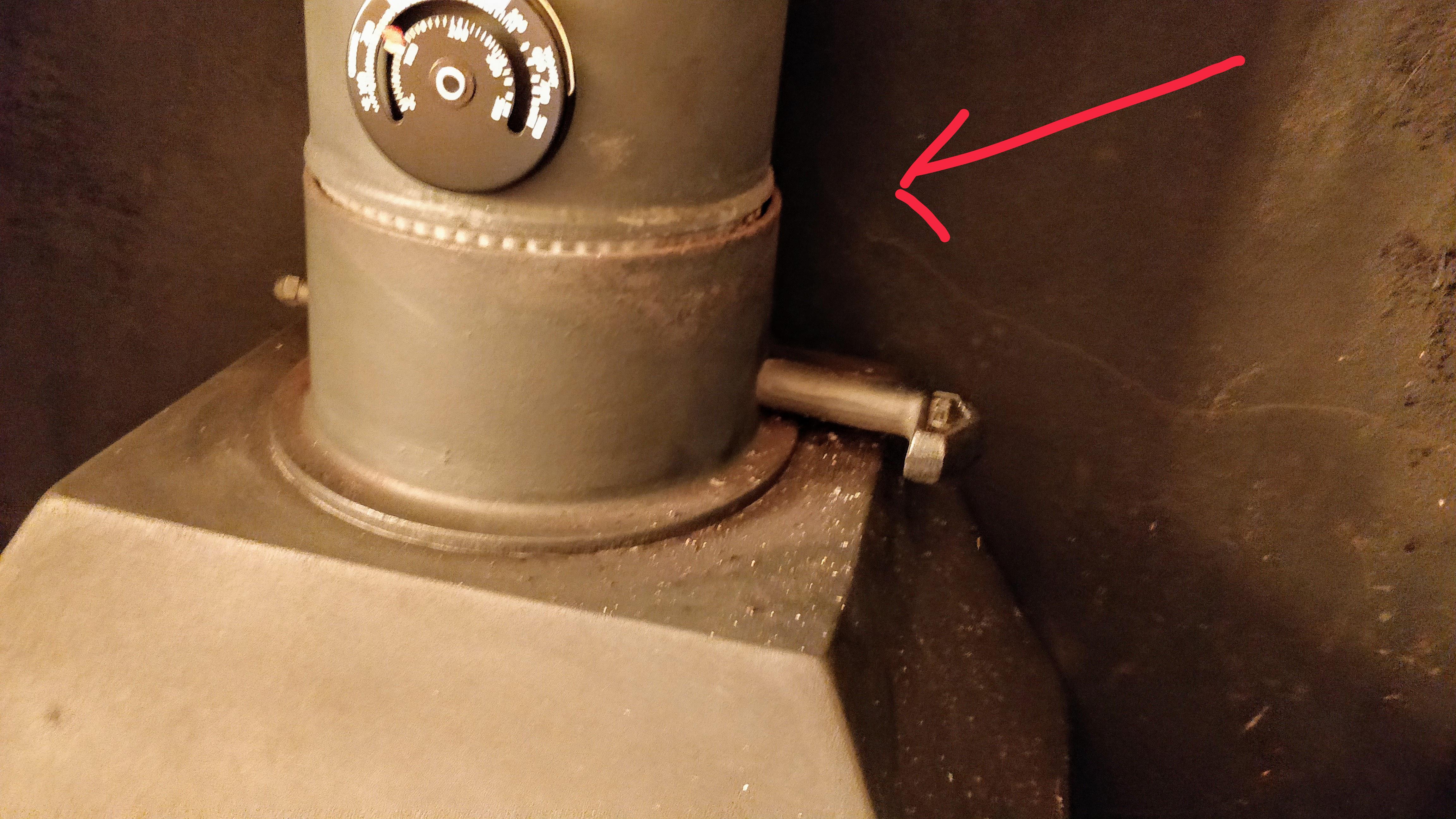 Should the stove to flue pipe connection be sealed ? Scrolller