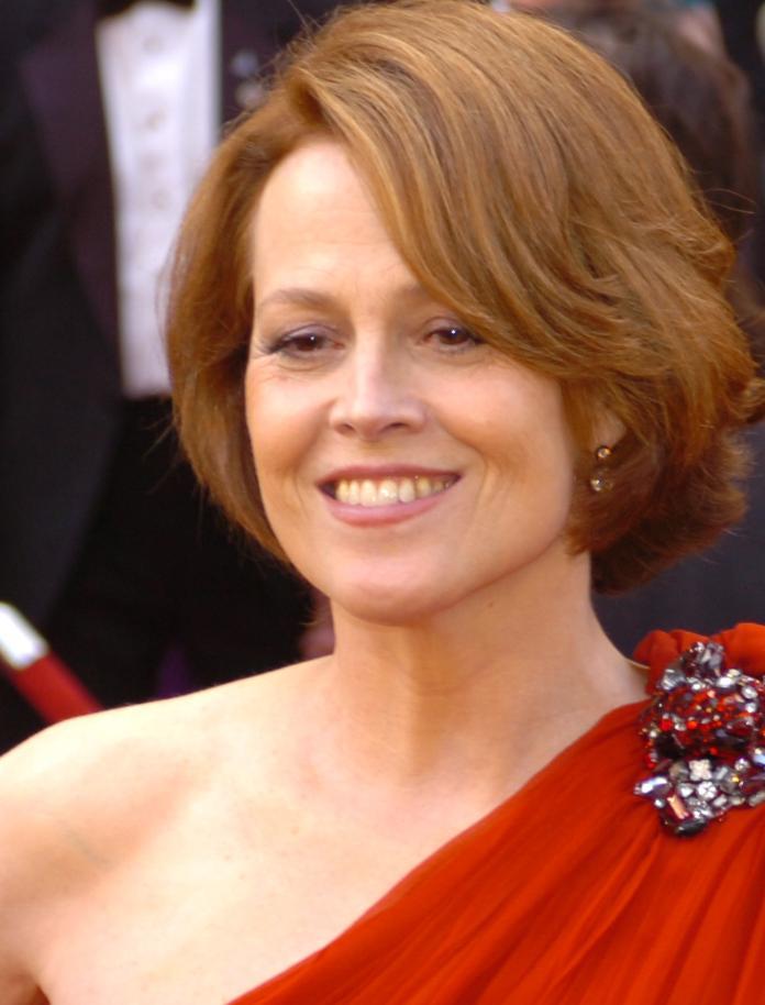 sigourney-weaver-is-the-definition-of-a-hollywood-milf-scrolller