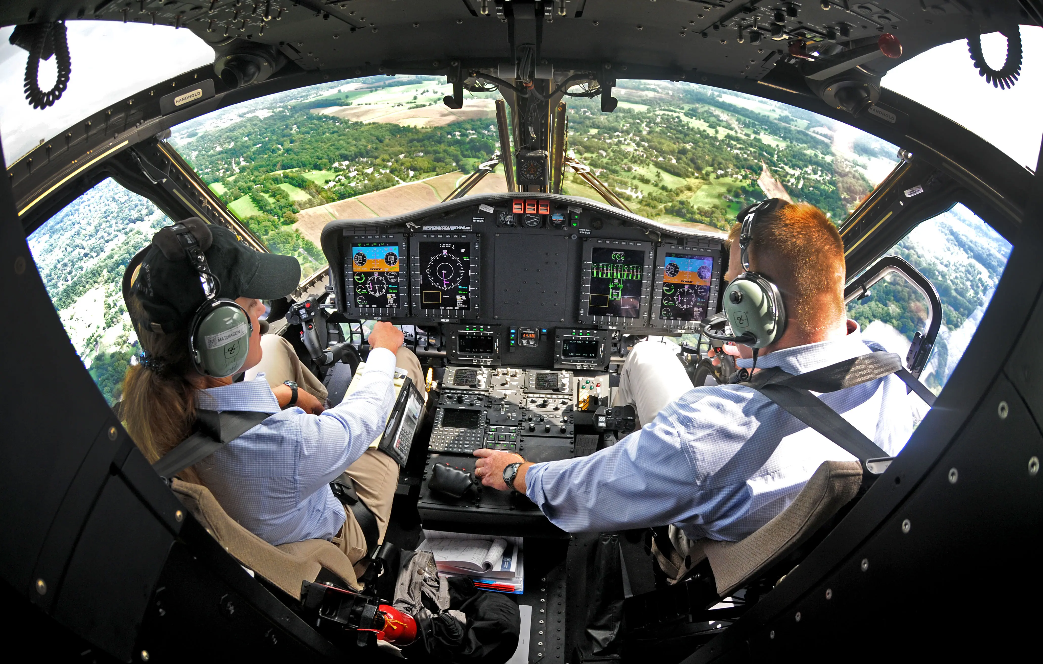 Sikorsky S-92 cockpit in flight [4127 x 2627] | Scrolller