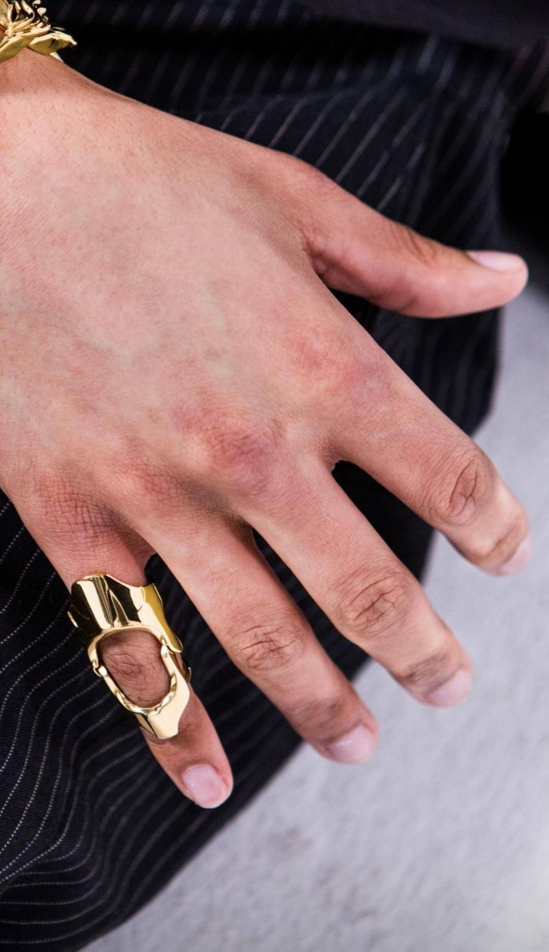 Since hands aren't even safe from the facetuning these days, it's nice ...