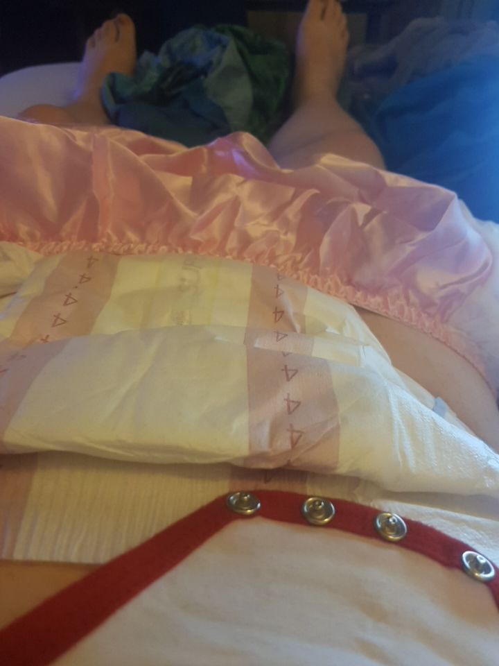 Sissy that wants to wear diapers 24/7 looking for a dom that can help