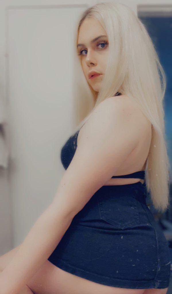 Skirt keeps sliding up 😏🤪 Scrolller