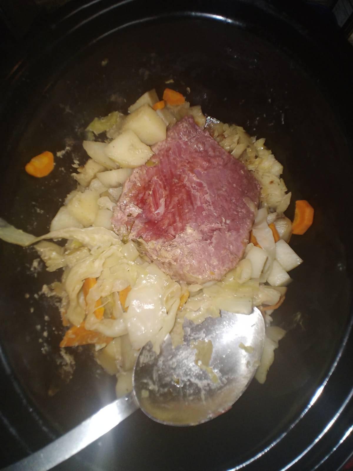 Slow cooker corned beef brisket with cabbage, carrots and red potatoes