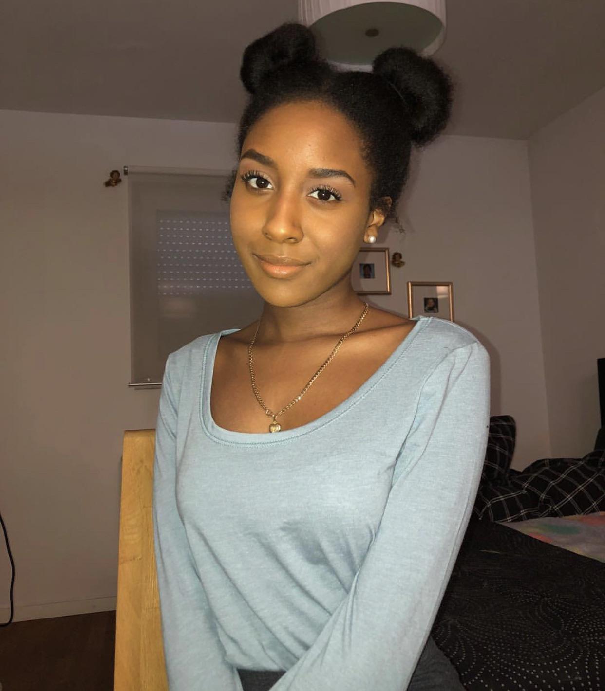 Snap me at bryanpayne305 to see every inch of my 19 year old gf🤤