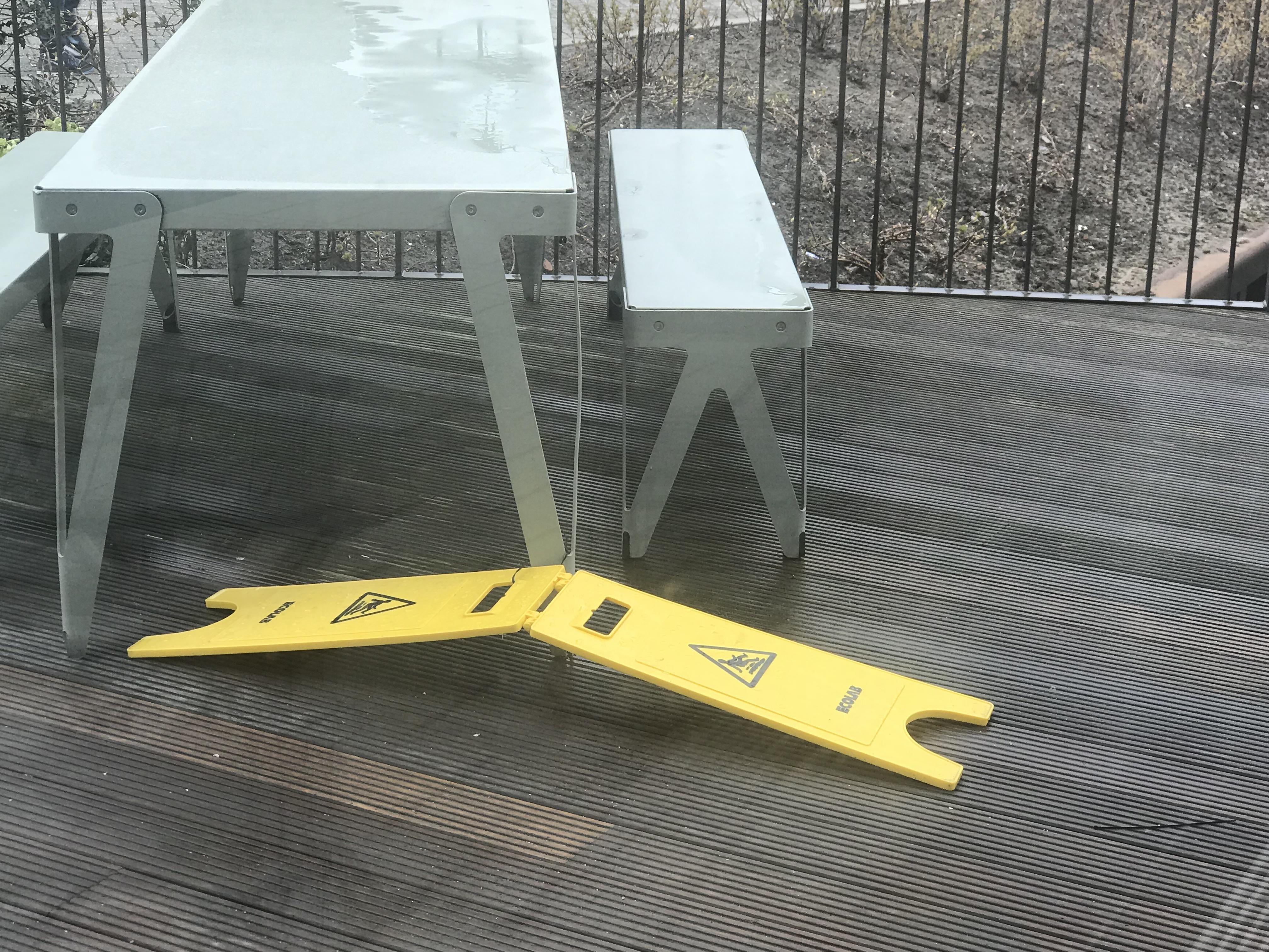 So slippery, that even the ‘warning slippery’ sign slips Scrolller