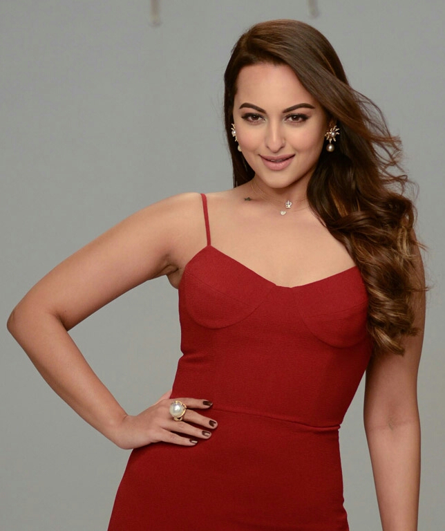 [Image: sonakshi-sinha-62tc5bmgng.jpg]