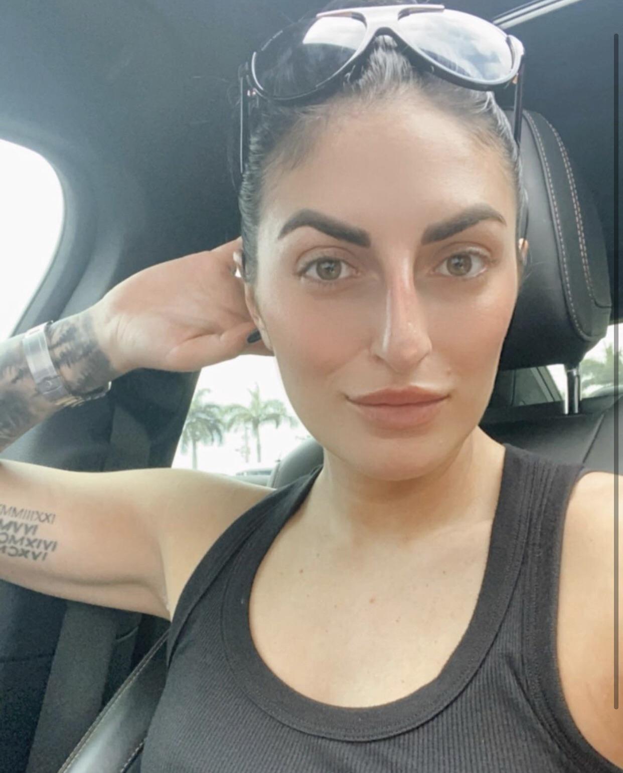 Sonya Deville | Scrolller