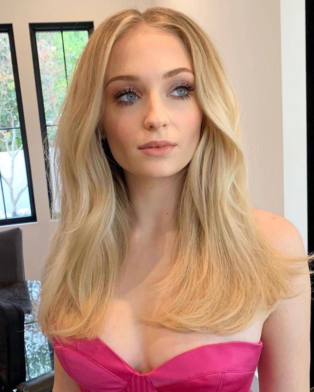 Sophie Turner Scrolller 9202