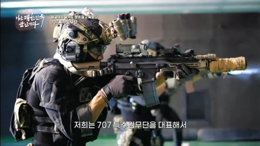 707th Rok South Korean 707th Special Mission Group shooting an SCAR at an indoor ...