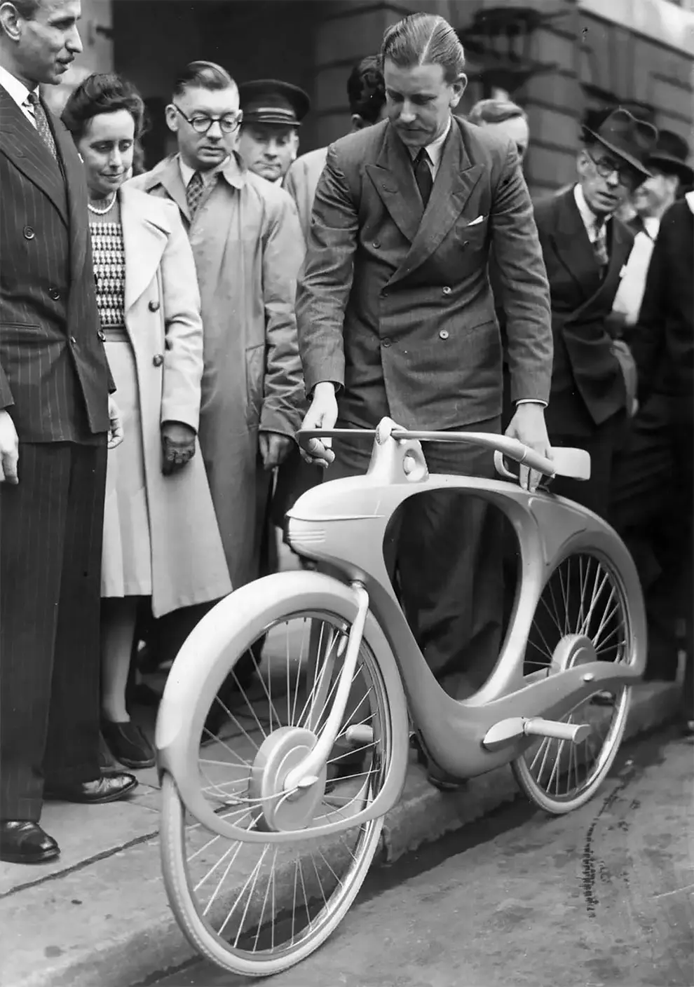 Spacelander - the Bicycle of the Future (1946-1960) [990x1408] | Scrolller