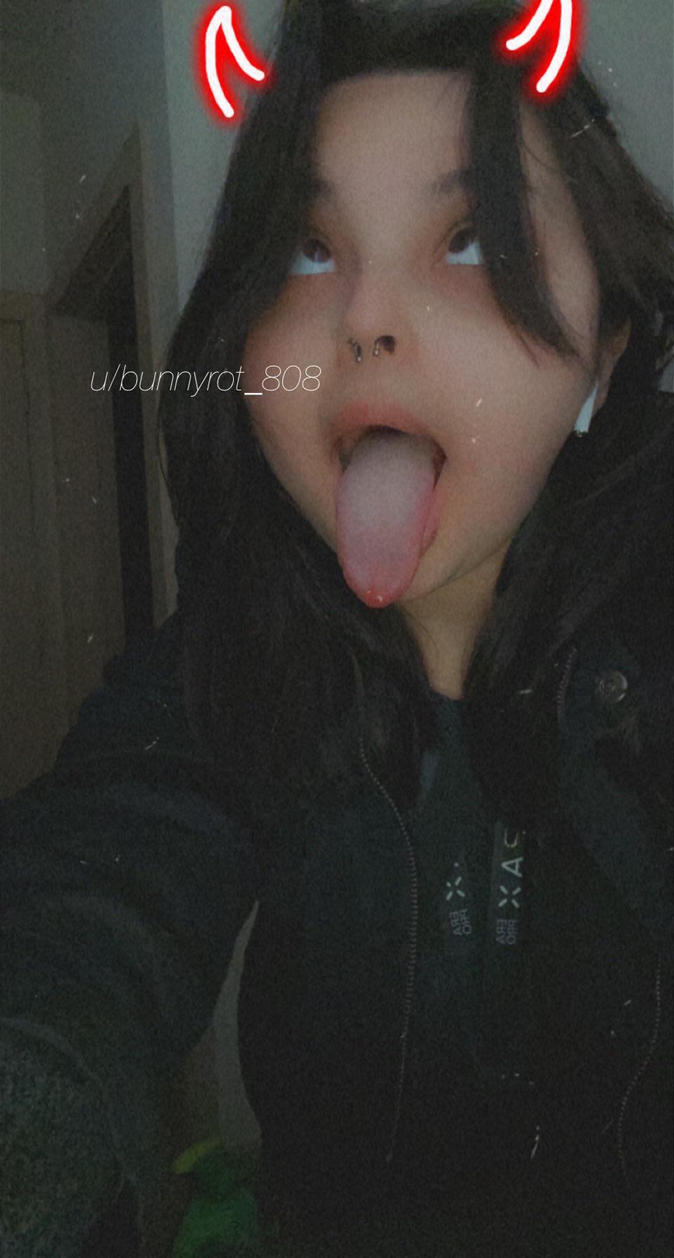 spit in my mouth pls 🥴👉🏼👈🏼 | Scrolller