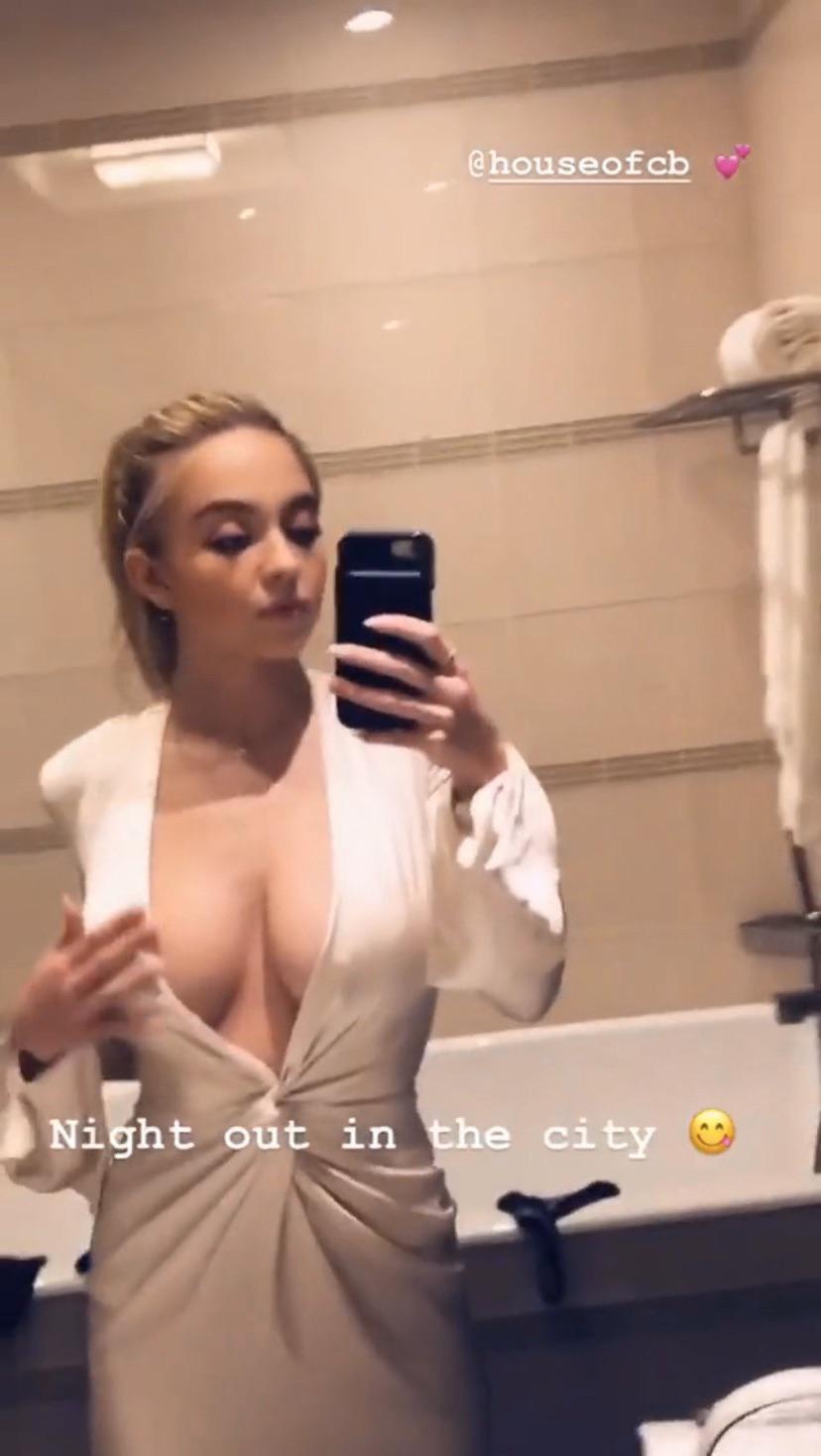 Sydney Sweeney Showing Off Her Fat Tits Scrolller