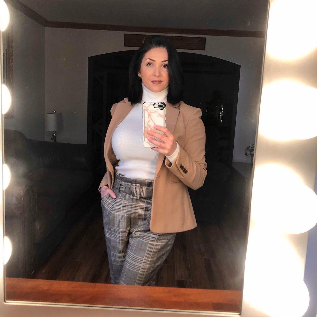 Taya Parker Scrolller