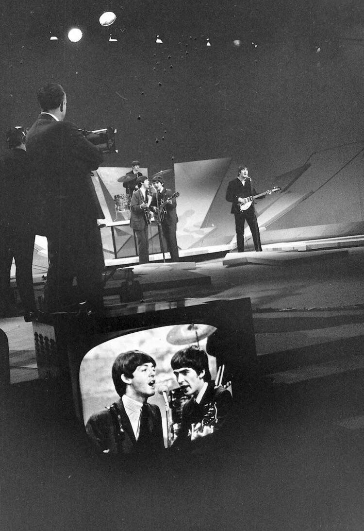 how to charge instax mini 11