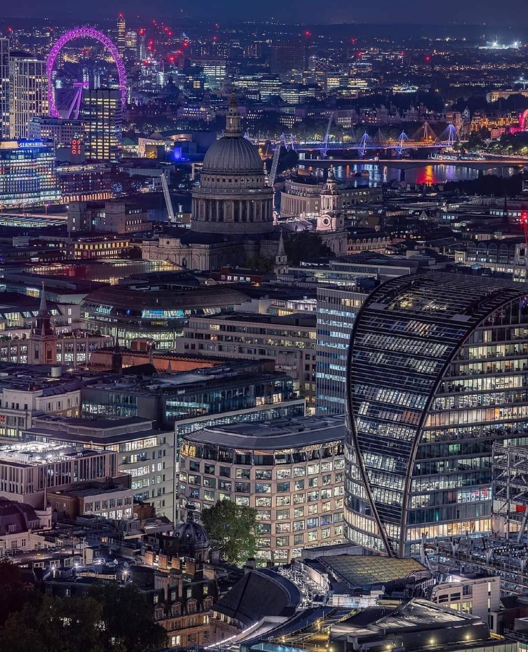 The colours of London Scrolller